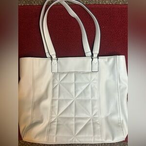 Vera Wang-Elegant White Quilted Tote Bag